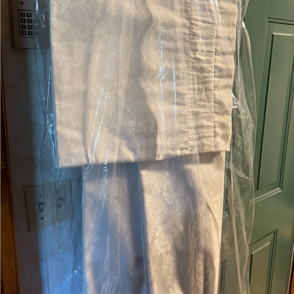 Elegant Ivory Floral Patterned Drapes
